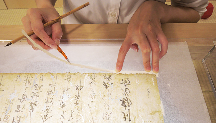 補修紙による補紙